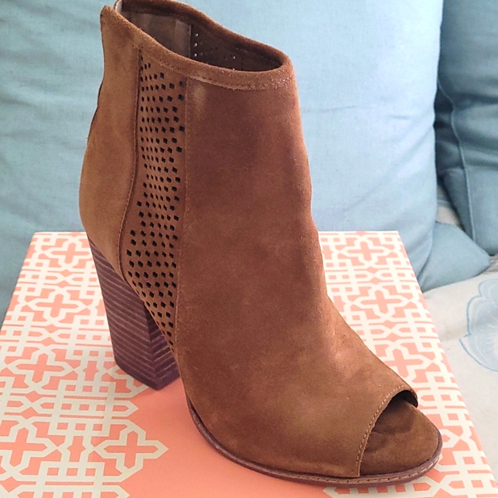 GB Chesterton peep toe